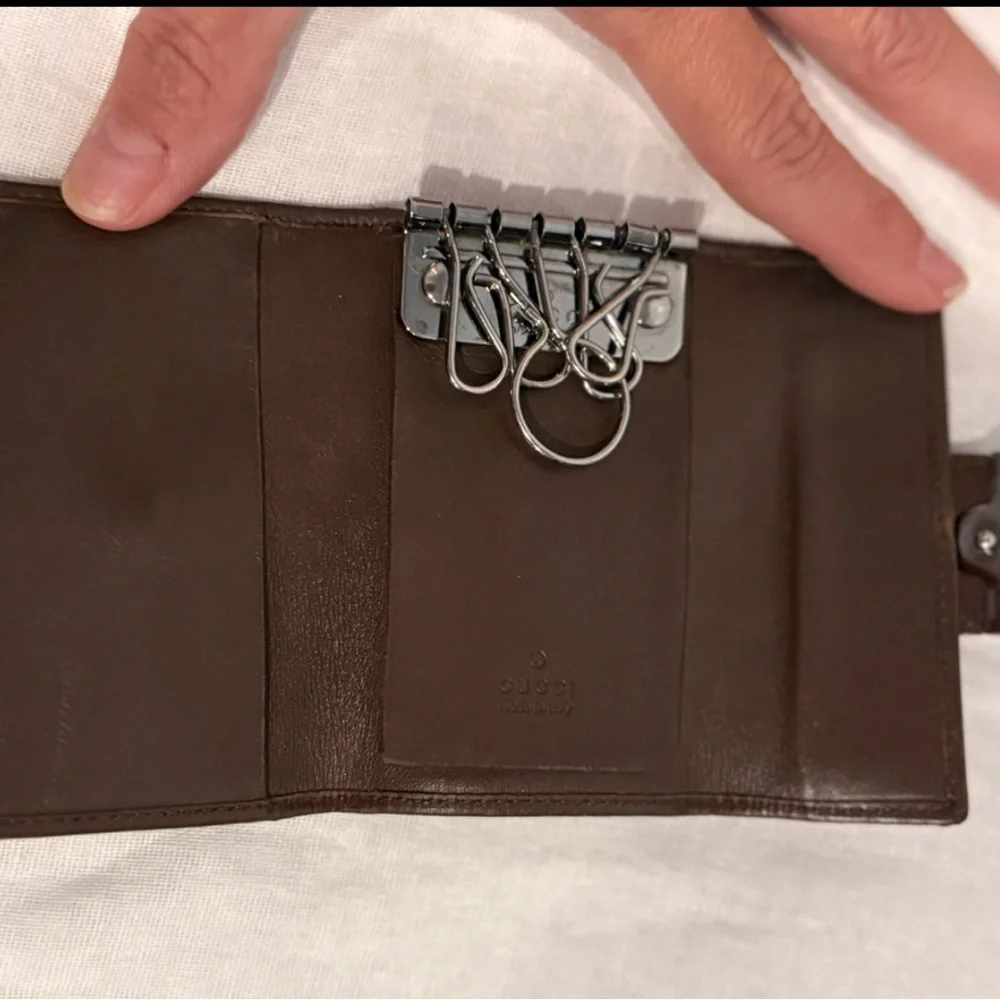 GUCCI Monogram Key Chain. Brown and Tan Key Case and Card Holder. - Picture 7 of 11